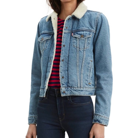 Levi's Jackets & Blazers - Levi’s Sherpa trim trucker jacket